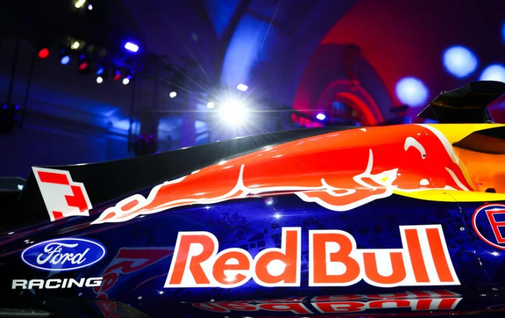 Руководитель Red Bull Racing объяснил ретро-ливрею для машины RB22