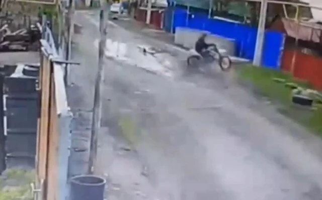  В Новосибирской области 16-летний подросток гонял без прав на мотоцикле по поселку и оказался в 