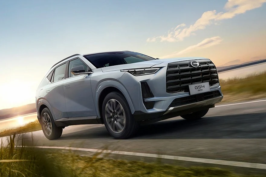 А это GAC Trumpchi GS4 Max, он же GAC GS4 в России и на других экспортных рынках. Считающийся в Китае &laquo;четвертым&raquo; поколением кроссовер сделан на базе GAC Trumpchi Emkoo, который уже покинул домашний рынок