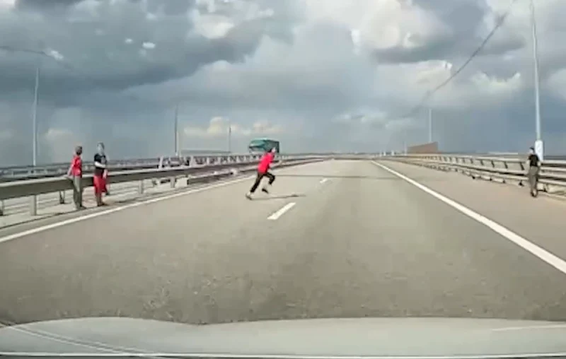  Школьница попала под колеса автомобиля на трассе под Волгоградом