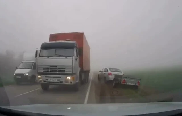  Обгон в условиях плохой видимости: к счастью, трагедии удалось избежать
