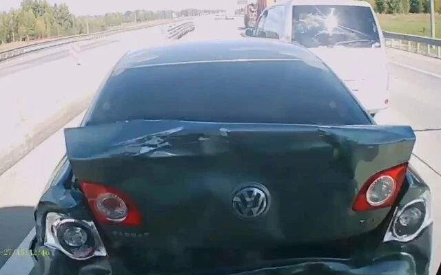  &laquo;Перестроился в левую полосу и получил удар&raquo;: кто виноват в ДТП на трассе?