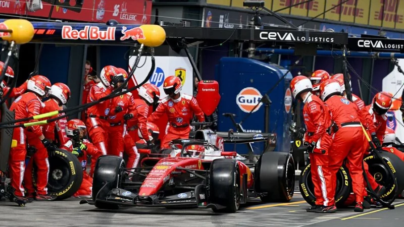 &laquo;Я пёс, бегущий за машиной&raquo;. Как соцсети отреагировали на провал стратегов Ferrari