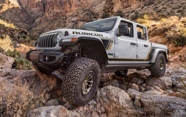 У пикапа Jeep Gladiator появилась лимитированная внедорожная спецверсия