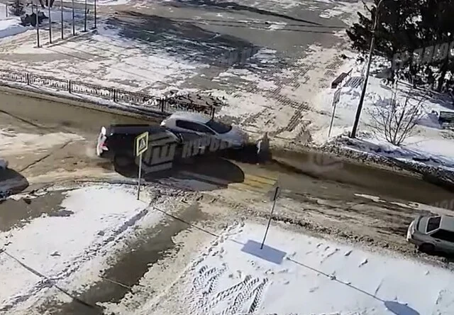  65-летний водитель сбил 22-летнюю девушку на пешеходном переходе в Шадринске