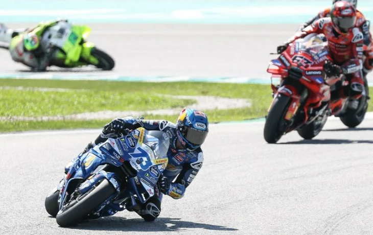 Алекс Маркес выиграл Гран При Малайзии MotoGP, Акоста и Мир на подиуме