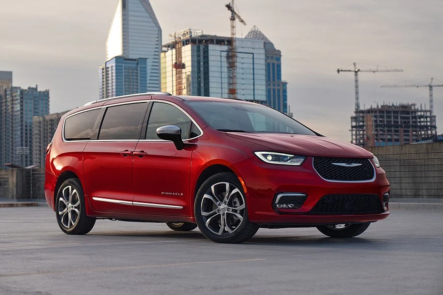 Дореформенный минивэн Chrysler Pacifica