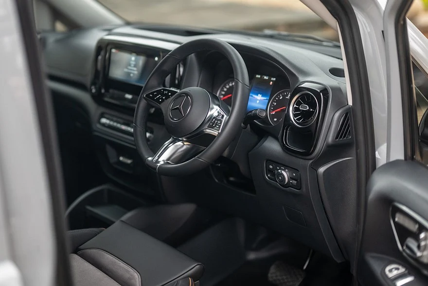 На фото: салон Mercedes-Benz Vito Sport-X