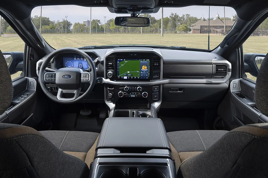 На фото: салон Ford F-150 Carhartt