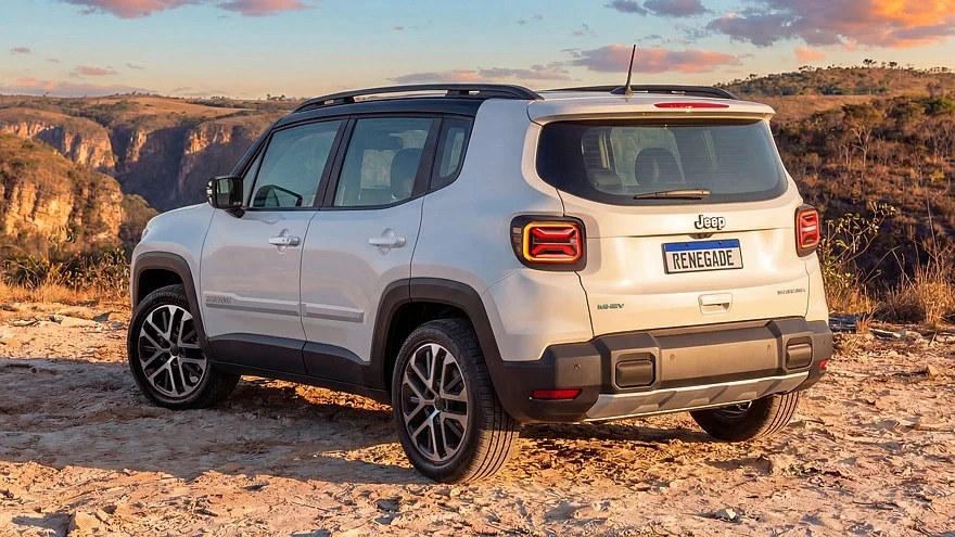 На фото: обновлённый Jeep Renegade Sahara