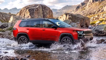 Новый Jeep Cherokee Trailhawk: полноценный внедорожник на базе гибридного кроссовера
