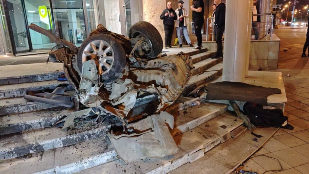 &amp;#171;Водитель вел себя неадекватно&amp;#187;: автомобиль разорвало на части в результате массового ДТП в Екатеринбурге