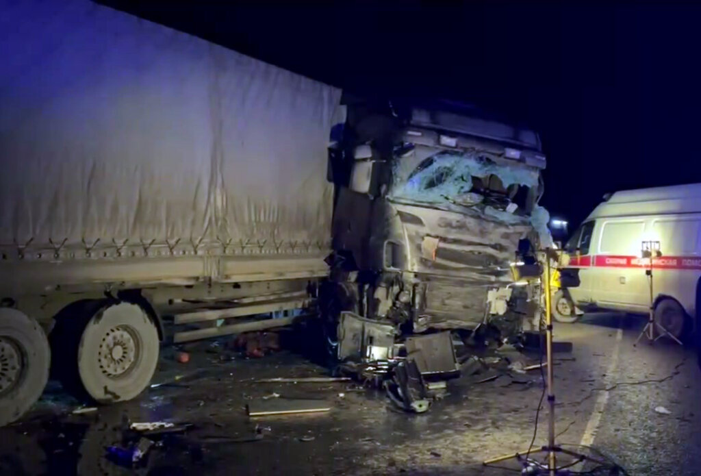Автобус и фура столкнулись в Пермском крае: много погибших и раненых