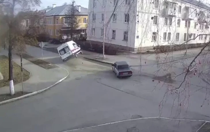  Скорая опрокинулась в результате ДТП в Заречном Свердловской области