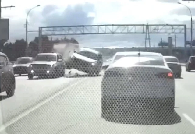  Массовое ДТП с участием пяти автомобилей произошло в Новосибирске: пострадали дети