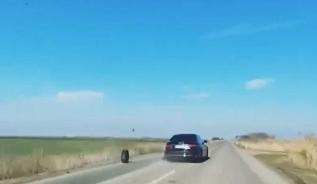  У автомобиля президента Сербии на ходу отвалилось колесо