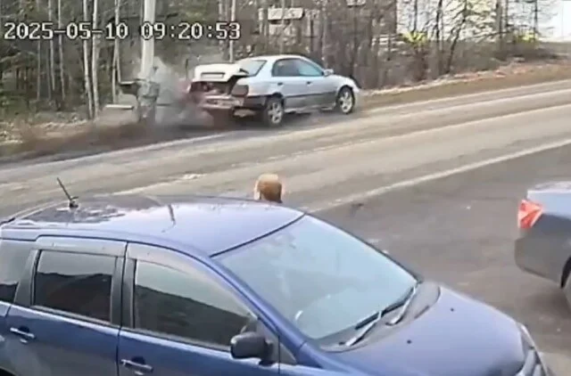  В Усть-Илимске водитель устроил гонки на улице и попал в ДТП