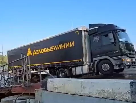  &laquo;Когда сроки горят&raquo;: в Воронежской области отчаянный дальнобойщик взял штурмом понтонный мост