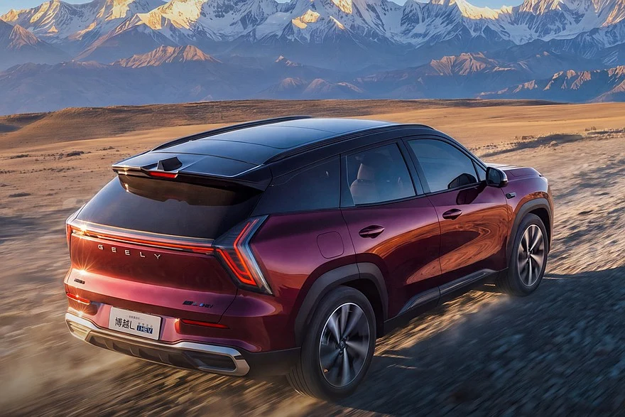 Гибридный Geely Boyue L i-HEV