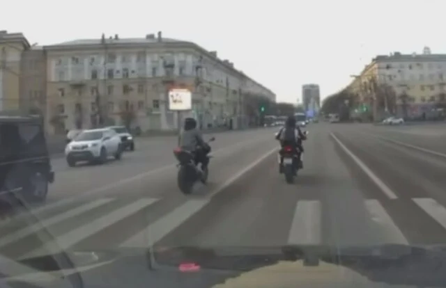  Два мотоцикла столкнулись на перекрестке в Воронеже