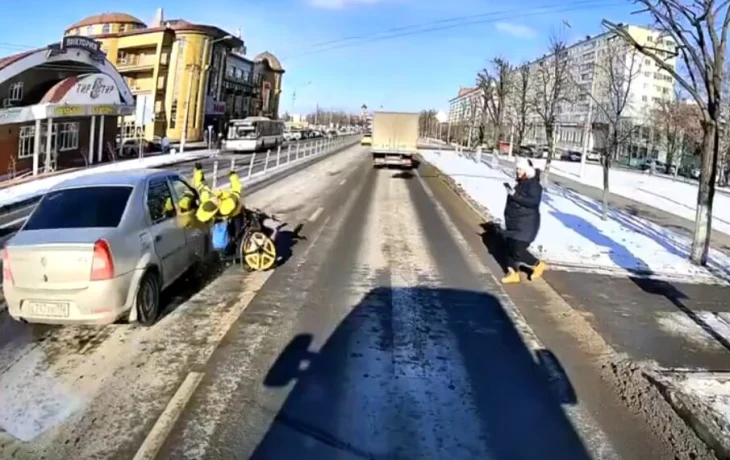  В Подмосковье таксист сбил инвалида-колясочника