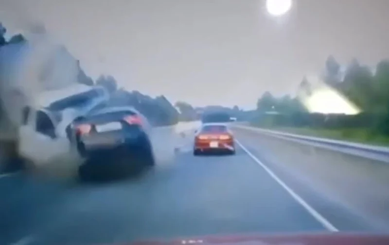  Момент ДТП под Северодвинском: &laquo;Лада&raquo; выехала на встречную и столкнулась с двумя автомобилями