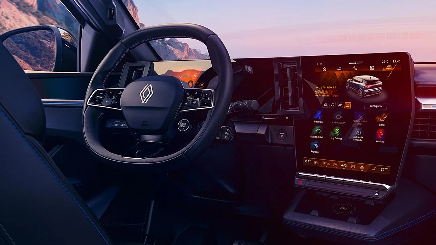 На фото: салон обновлённого хэтчбека Renault Megane E-Tech electric