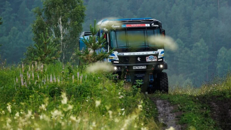 КАМАЗ объяснил поломку двух грузовиков на третьем этапе &laquo;Шелкового пути-2025&raquo;