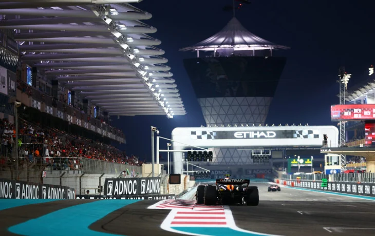 Трансляция гонки Формулы 1 в Абу-Даби. Начало &mdash; в 15:45 по мск