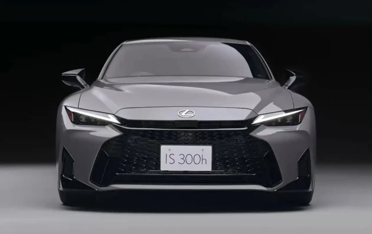 Седан Lexus IS обзавёлся новой спецверсией на домашнем рынке