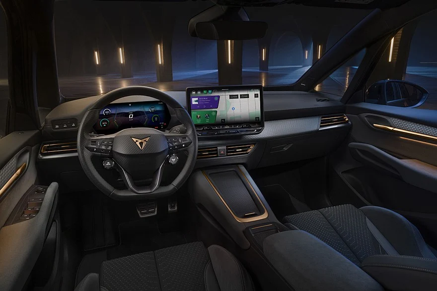 На фото: салон обновлённого хэтчбека Cupra Born