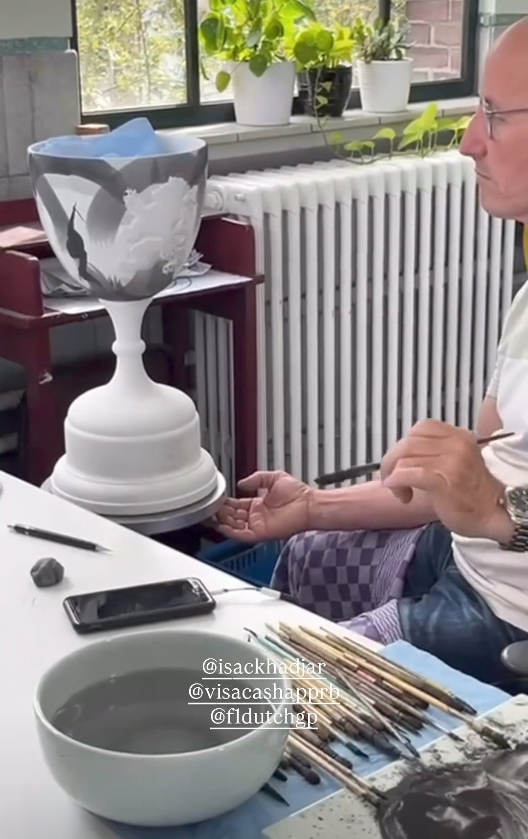 Новый кубок для Исака Хаджара &copy; Соцсети