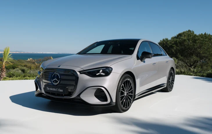 У Mercedes-Benz C-Class electric появилась версия попроще и подешевле