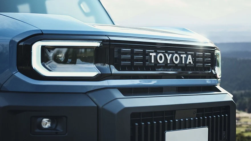 На фото: Toyota Land Cruiser FJ