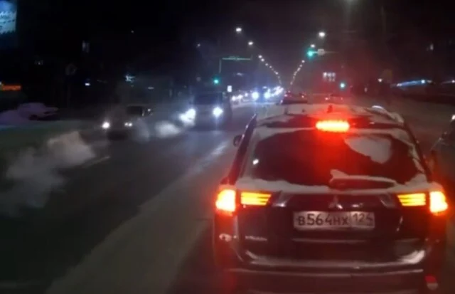  &laquo;В любой непонятной ситуации рули на встречку&raquo;: на видео попал момент ДТП в Красноярске