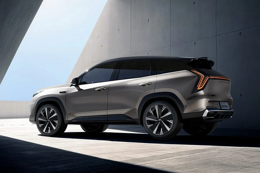 Обновленный бензиновый Geely Boyue L