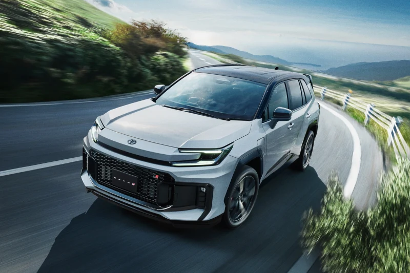 Toyota RAV4 нового поколения в Японии: теперь версии и с PHEV-установкой, включая GR Sport