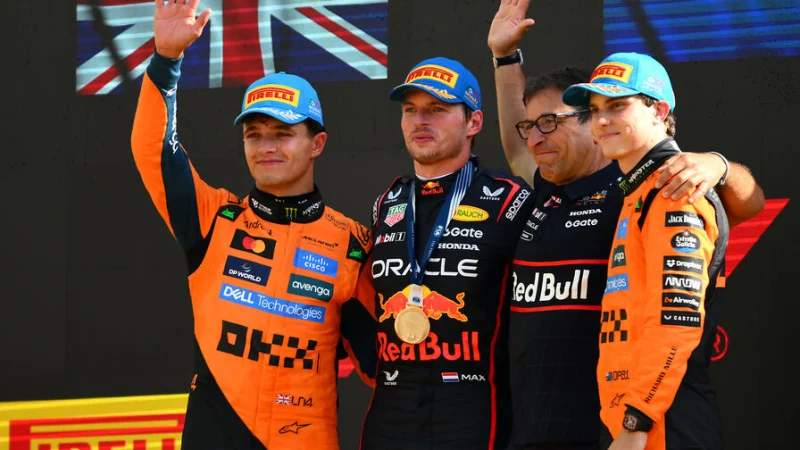 &laquo;Ха! Из-за медленного пит-стопа?&raquo; Макс Ферстаппен посмеялся над командной тактикой McLaren