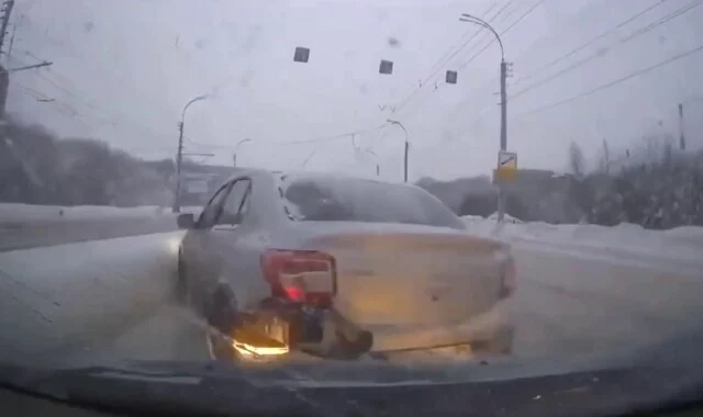  Авария на Кольском проспекте в Мурманске: женщина на &laquo;Логане&raquo; выезжала со второстепенной