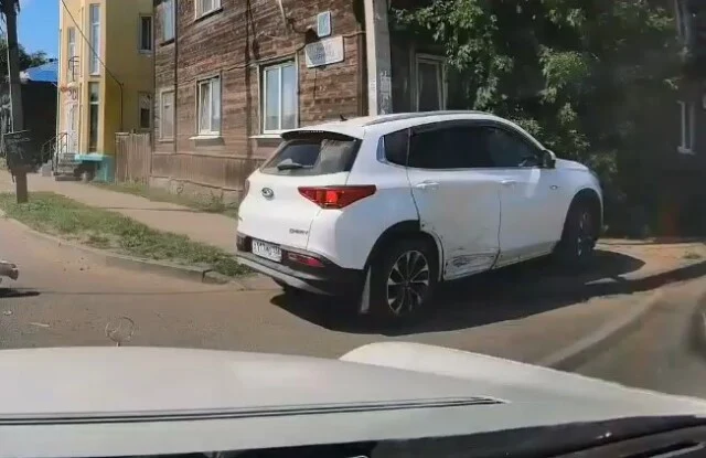  &laquo;Не уступил дорогу&raquo;: в Иркутске водитель кроссовера выезжал со второстепенной и столкнулся с уни