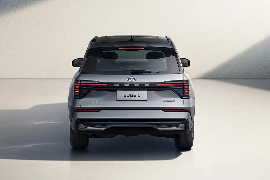 Дорестайлинговый Ford Edge L