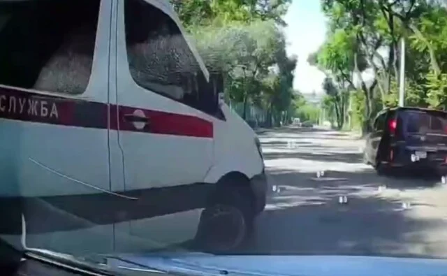  &laquo;Сам себя наказал&raquo;: в Иркутске водитель скорой повернул не с той полосы и устроил ДТП