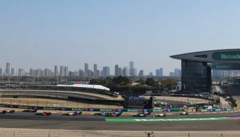 Трансляция гонки Формулы 1 в Китае. Начало &mdash; в 9:50 по мск