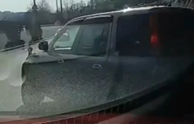  &laquo;Быстро сел за руль и свалил&raquo;: в Иркутске пьяный водитель обиделся за то, что ему посигналили