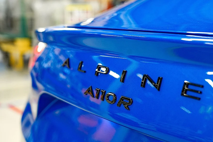 Последний выпущенный Alpine A110 в юбилейной версии R 70 и цвете Alpine Blue