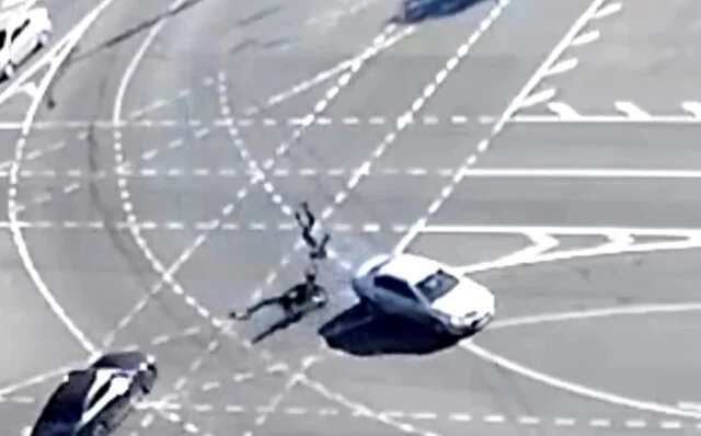  &laquo;Двигался на красный и не пропустил мотоциклиста&raquo;: автомобиль и мотоцикл столкнулись на перекрес