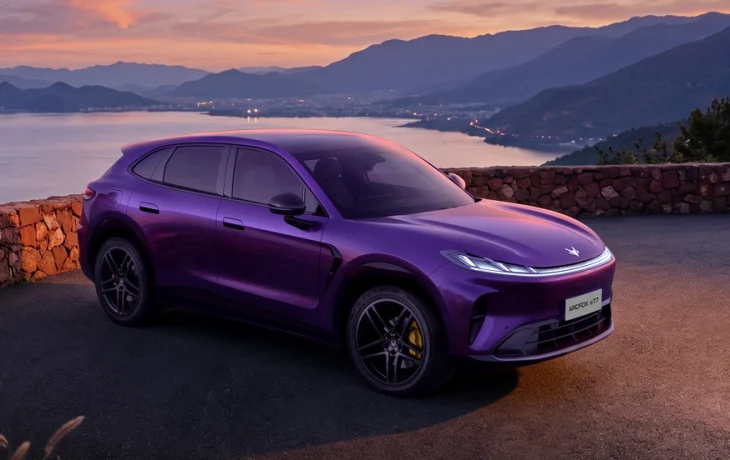 Кроссовер Arcfox Alpha T7 со спортивным имиджем от BAIC: показан интерьер