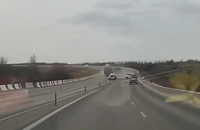  Kia и Omoda столкнулись на трассе Ростов-на-Дону — Таганрог: погибли оба водителя