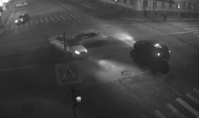  В Ярославле лихач на &laquo;Приоре&raquo; на скорости протаранил &laquo;Гранту&raquo;: погибла девушка