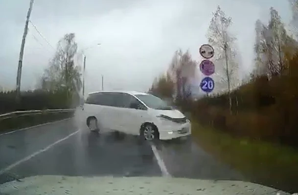  &laquo;Случился сердечный приступ&raquo;: во Владимирской области минивэн вылетел на встречную и столкнулся 